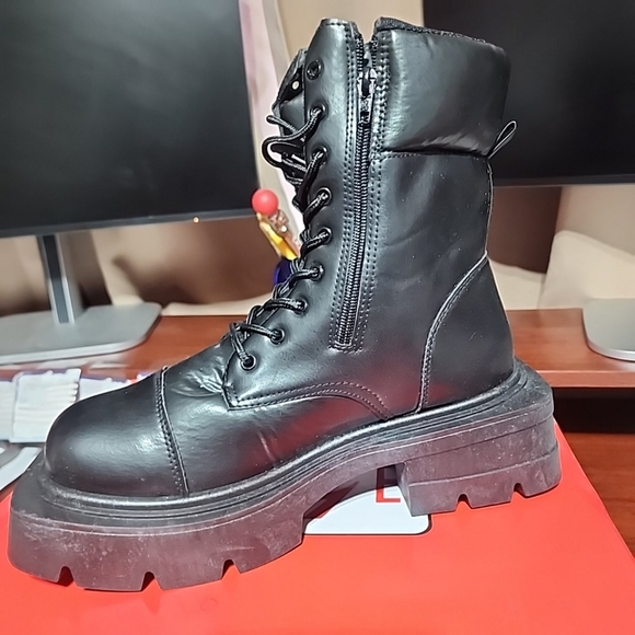 Rouge Womens Thick Sole Combat Platform Boots. Brand New In Box. - Picture 3 of 6